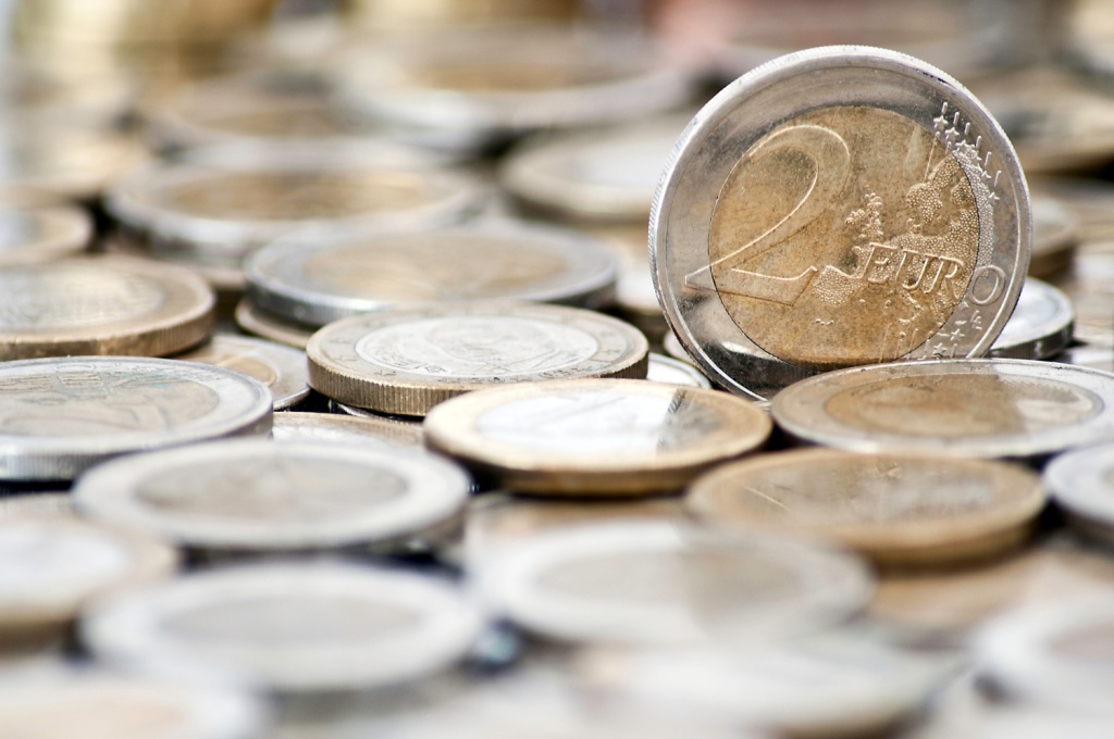 Курс евро на Мосбирже снижался до 99 рублей