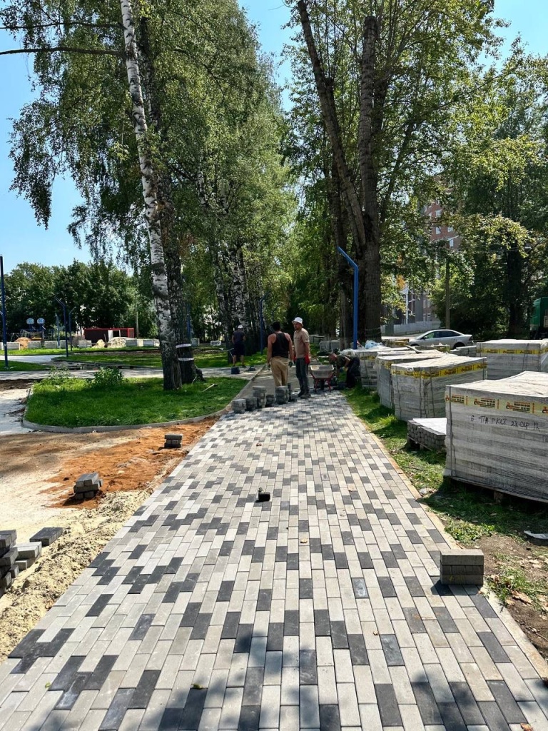В Саранске благоустраивают общественную зону на улице Мордовской по нацпроекту В Саранске благоустраивают общественную зону на улице Мордовской по нацпроекту
