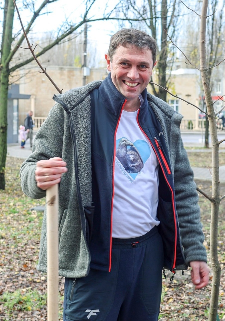 Мэр Воронежа Сергей Петрин принял участие в озеленении бульвара Отличников Мэр Воронежа Сергей Петрин принял участие в озеленении бульвара Отличников