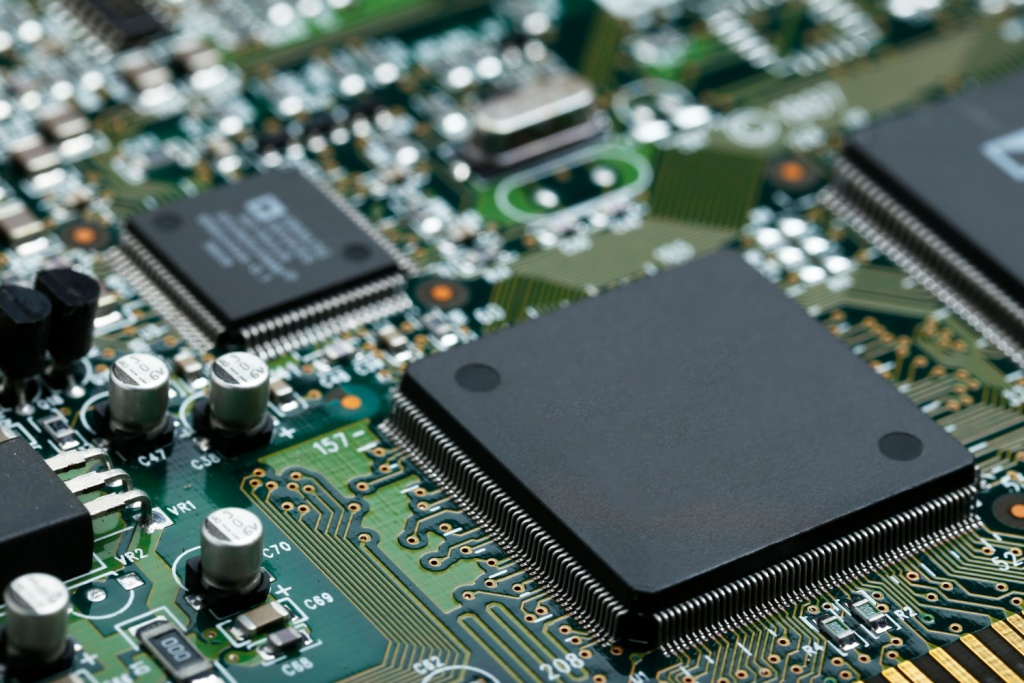 Акции Intel выросли на 16% на фоне слухов о разделении компании