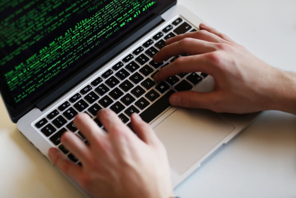 «Ъ»: российские айтишники жалуются на снижение доходов