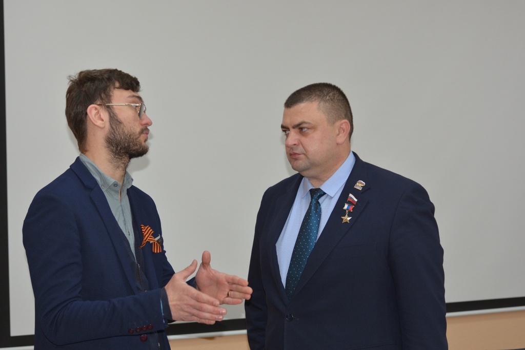 Урок Мужества в ВИЭСУ: Герой России Андрей Дьяченко поделился опытом с молодёжью Воронежа