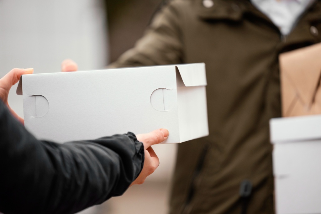 Депутат Заксобрания Вологодской области Наталья Денисова посетила новое почтовое отделение в посёлке Северный Великолукского округа