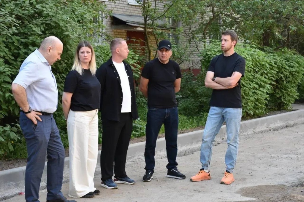 Комплексное благоустройство двора в подмосковной Ивантеевке: новые парковки и детская площадка Комплексное благоустройство двора в подмосковной Ивантеевке: новые парковки и детская площадка