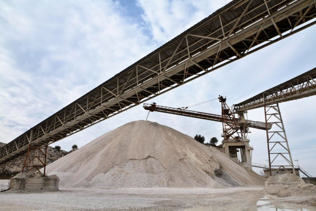 Асфальтобетонному заводу выделили два участка под производство в Белоострове