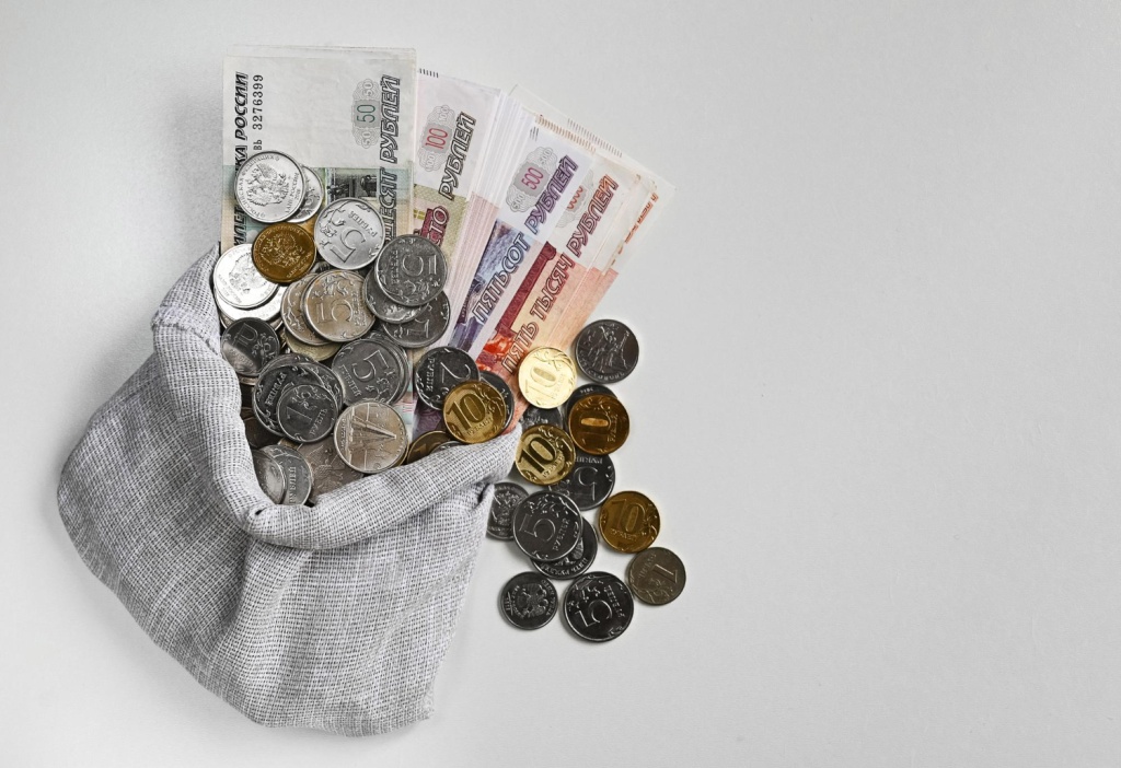 СМИ: «подушка безопасности» богатых россиян составляет год привычного для них образа жизни