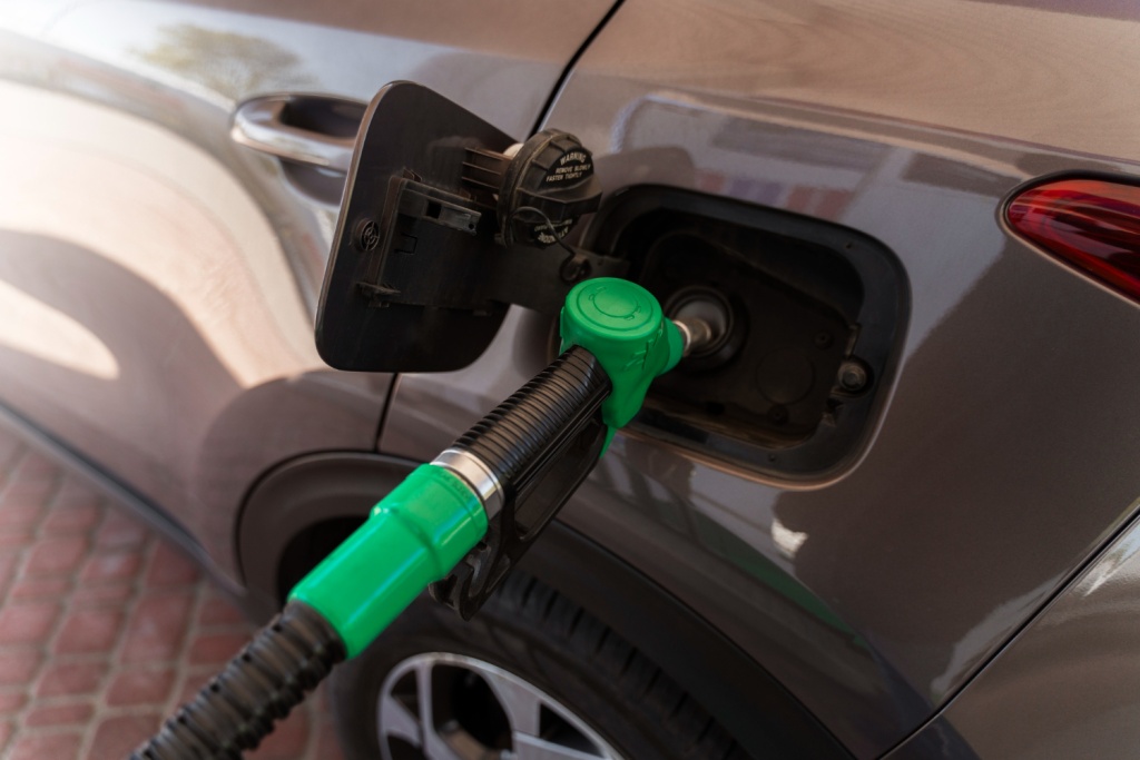 Дочерняя компания «Сургутнефтегаза» продавала топливо в Твери по разным ценам Дочерняя компания «Сургутнефтегаза» продавала топливо в Твери по разным ценам