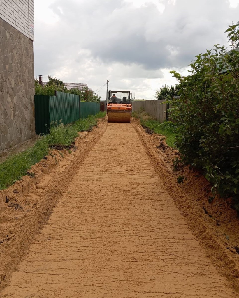 В Воронеже подрядчики приступили к укладыванию асфальта на дорогах в частном секторе