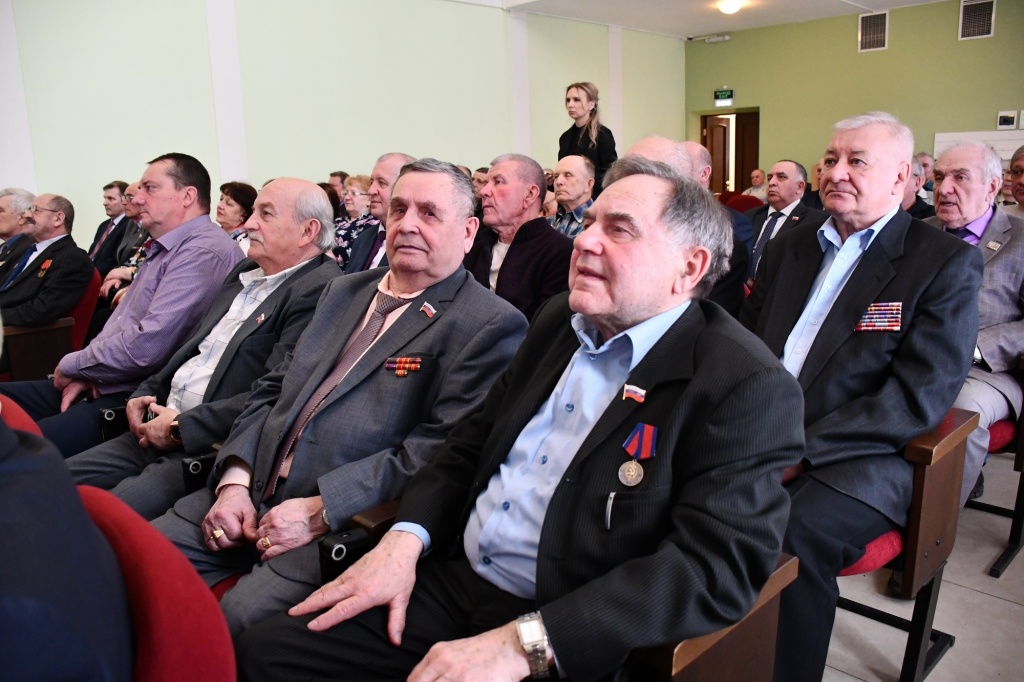 Александр Кузьмичёв поздравил ветеранов органов внутренних дел с праздником и 65‑летием Ивановского областного отделения организации ветеранов