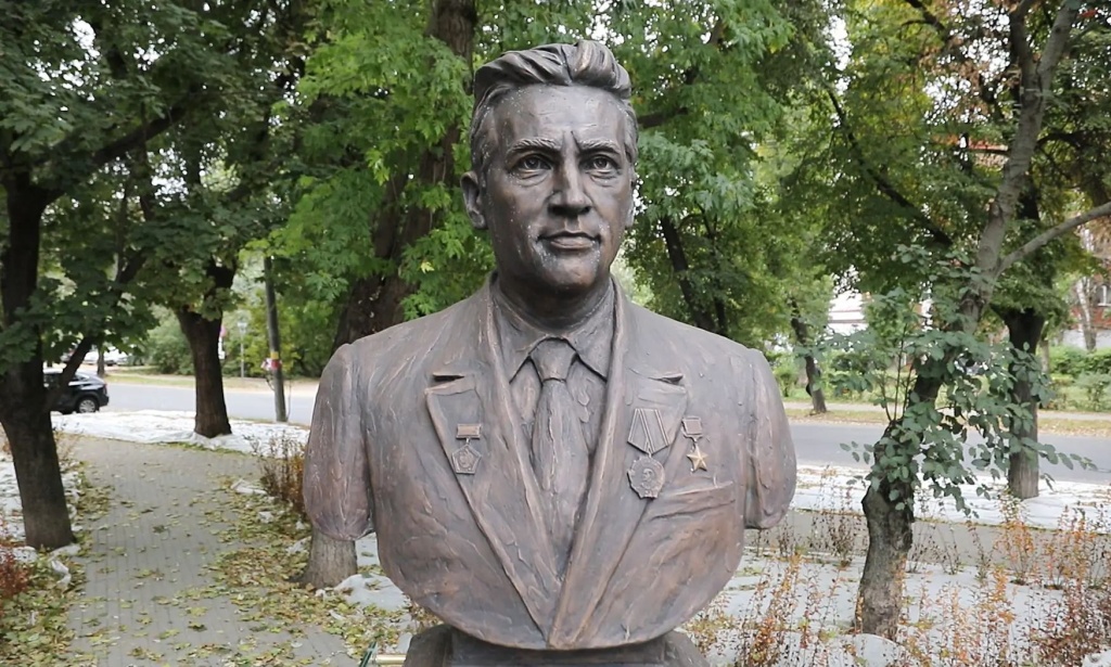 Сквер получит имя земляка: мэр Воронежа Сергей Петрин — о переименовании пространства в честь космонавта Феоктистова Сквер получит имя земляка: мэр Воронежа Сергей Петрин — о переименовании пространства в честь космонавта Феоктистова