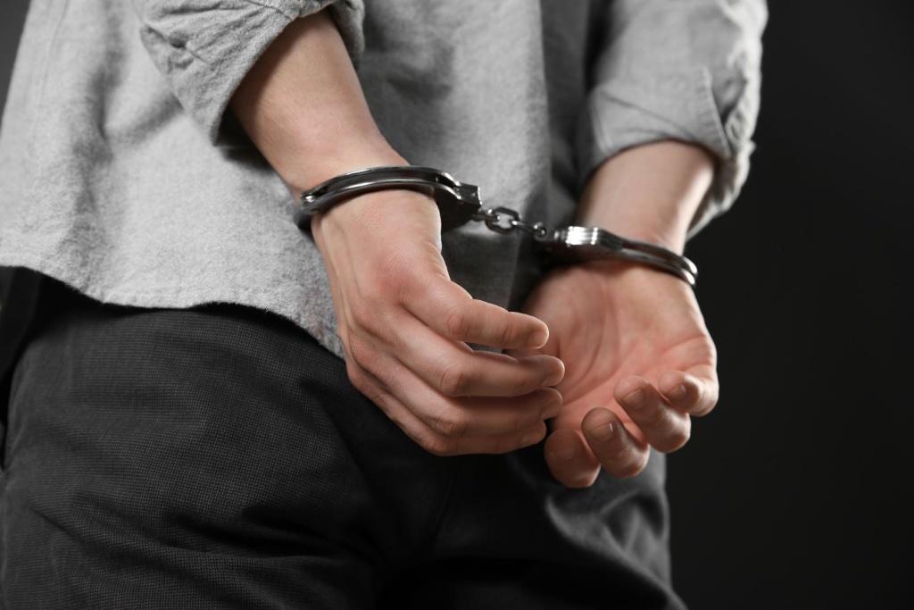 В Воронежской области задержаны подозреваемые, ограбившие склад маркетплейса почти на полмиллиона рублей В Воронежской области задержаны подозреваемые, ограбившие склад маркетплейса почти на полмиллиона рублей