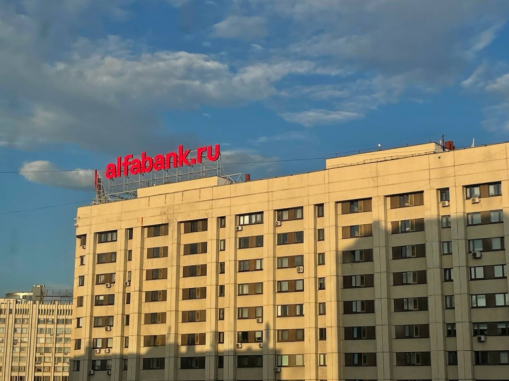 Карты белорусского «Альфа‑банка» продолжат работать за границей несмотря на санкции ЕС