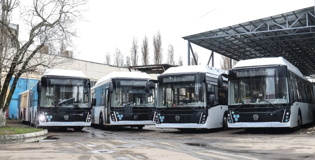 Сергей Петрин: 10 новых автобусов‑«гармошек» выйдут на маршруты Воронежа до конца апреля