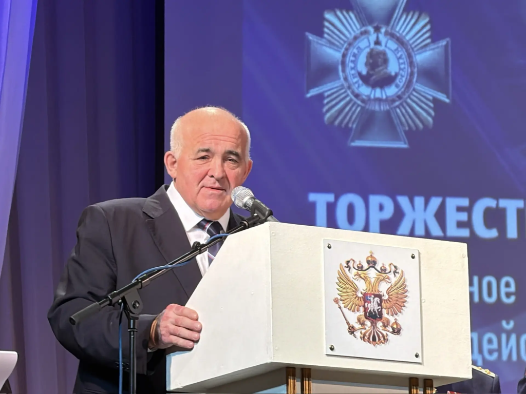 Орден Кутузова на знамени гвардейцев: 1065-й артиллерийский полк удостоен высокой государственной награды за героизм в СВО Орден Кутузова на знамени гвардейцев: 1065-й артиллерийский полк удостоен высокой государственной награды за героизм в СВО