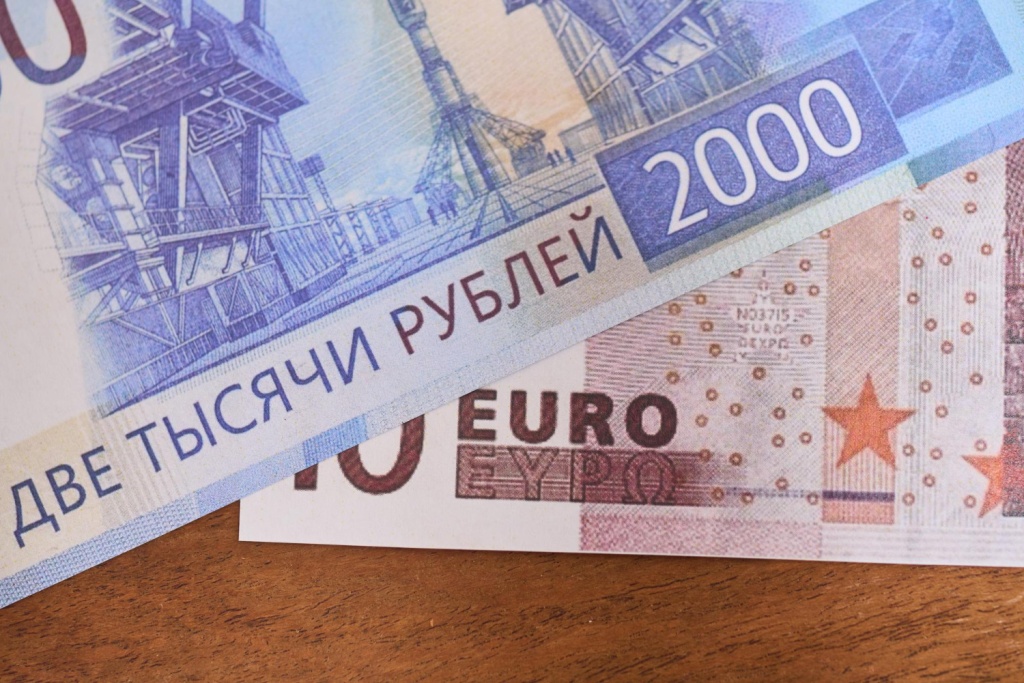ЦБ скорректировал расчёт курса евро: рынок подстраивается под новые условия ЦБ скорректировал расчёт курса евро: рынок подстраивается под новые условия