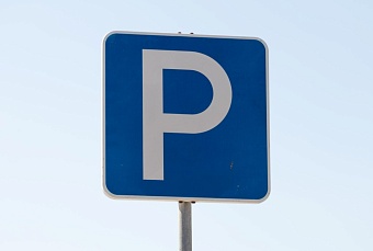 Новые дифференцированные тарифы на парковку начали действовать в Петербурге