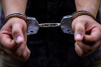 Полиция Кронштадтского района накрыла нарколабораторию, организованную 21-летним местным жителем